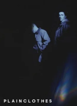 Bên Dưới Lớp Thường Phục